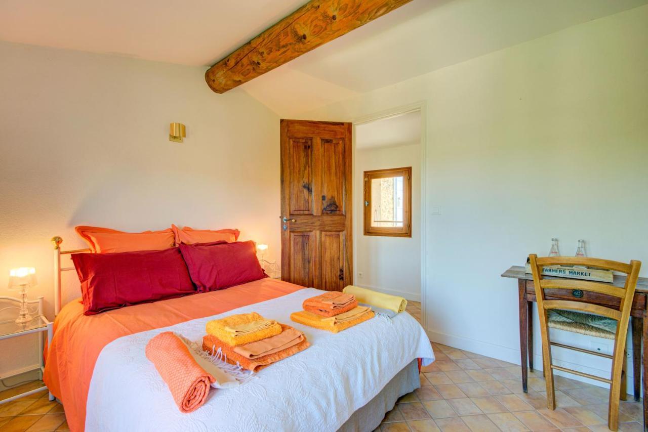Les Chambres Du Perussier Cucuron Exteriör bild