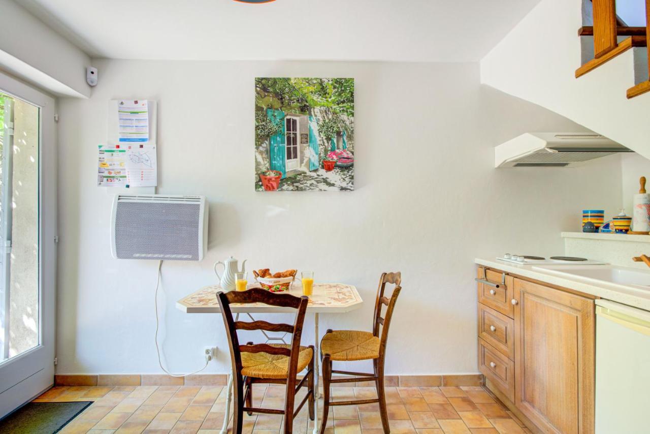 Les Chambres Du Perussier Cucuron Exteriör bild